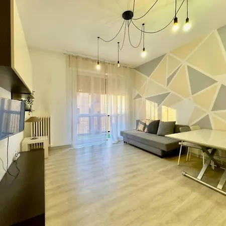 Appartement Centro & Leonardo: Trilocale Moderno Con Balcone